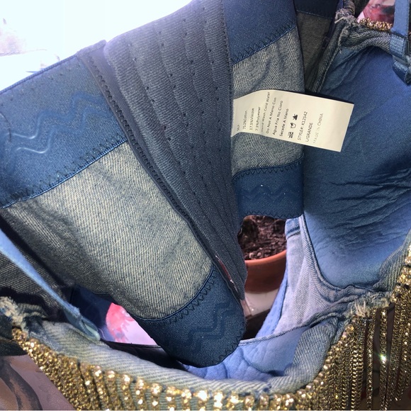 Fashionable Halter Top. Beautiful! Speaks for itself about C36 Perfect Condition - Picture 9 of 10